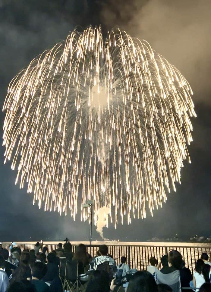 蒲郡の海から上がる三尺玉