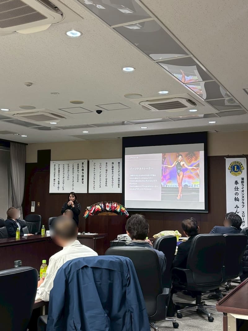 講義する岡﨑トレーナーその1